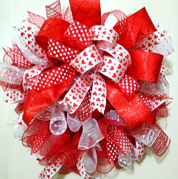 Valentines Day Wreath - Picture 1 of 2
